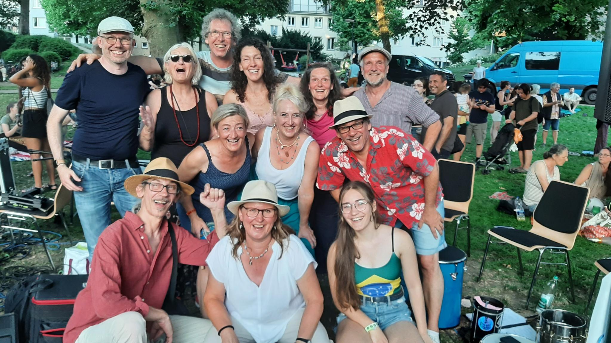 Gruppenfoto mit der Pagodegruppe aus Aachen